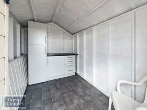 BEACH HUT- click for photo gallery